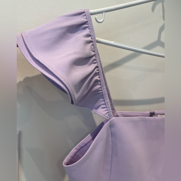Alice + Olivia Celestia Flutter Sleeve Cropped Top In Lavender Size 8 - Picture 3 of 11